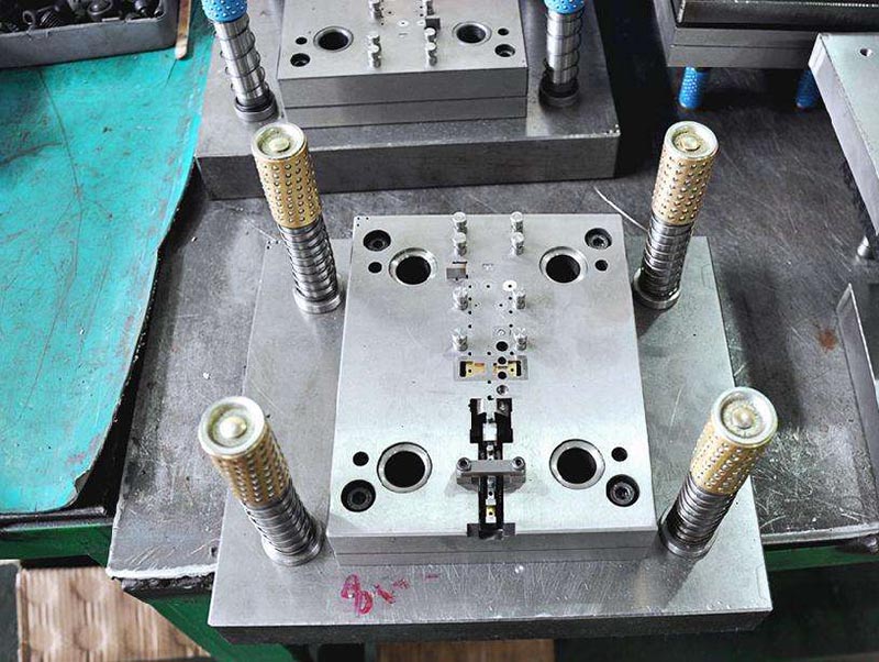 修武模具制造-01